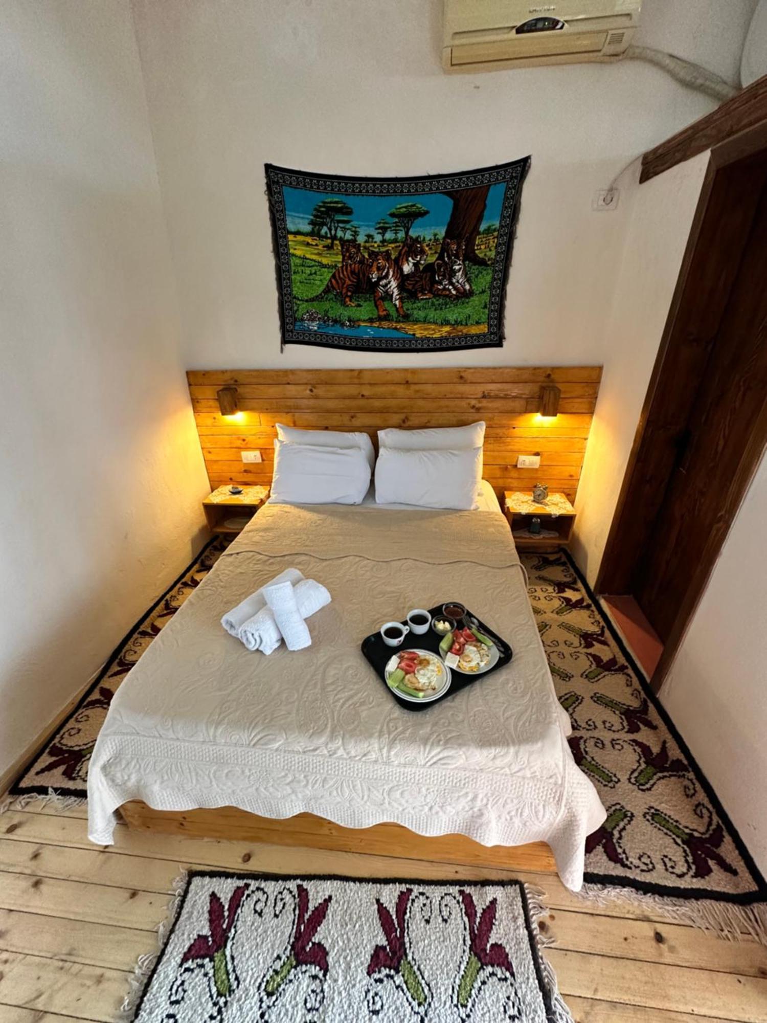 Guest House Salaria Gjirokastër الغرفة الصورة